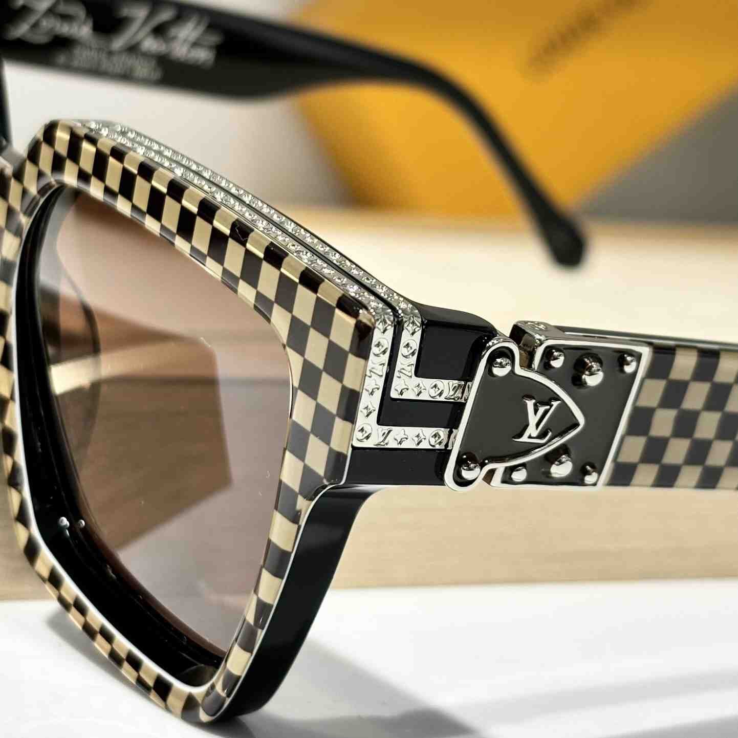 Louis Vuitton 1.1 Millionaires Damier Pop Sunglasses Z2394W - Image 5