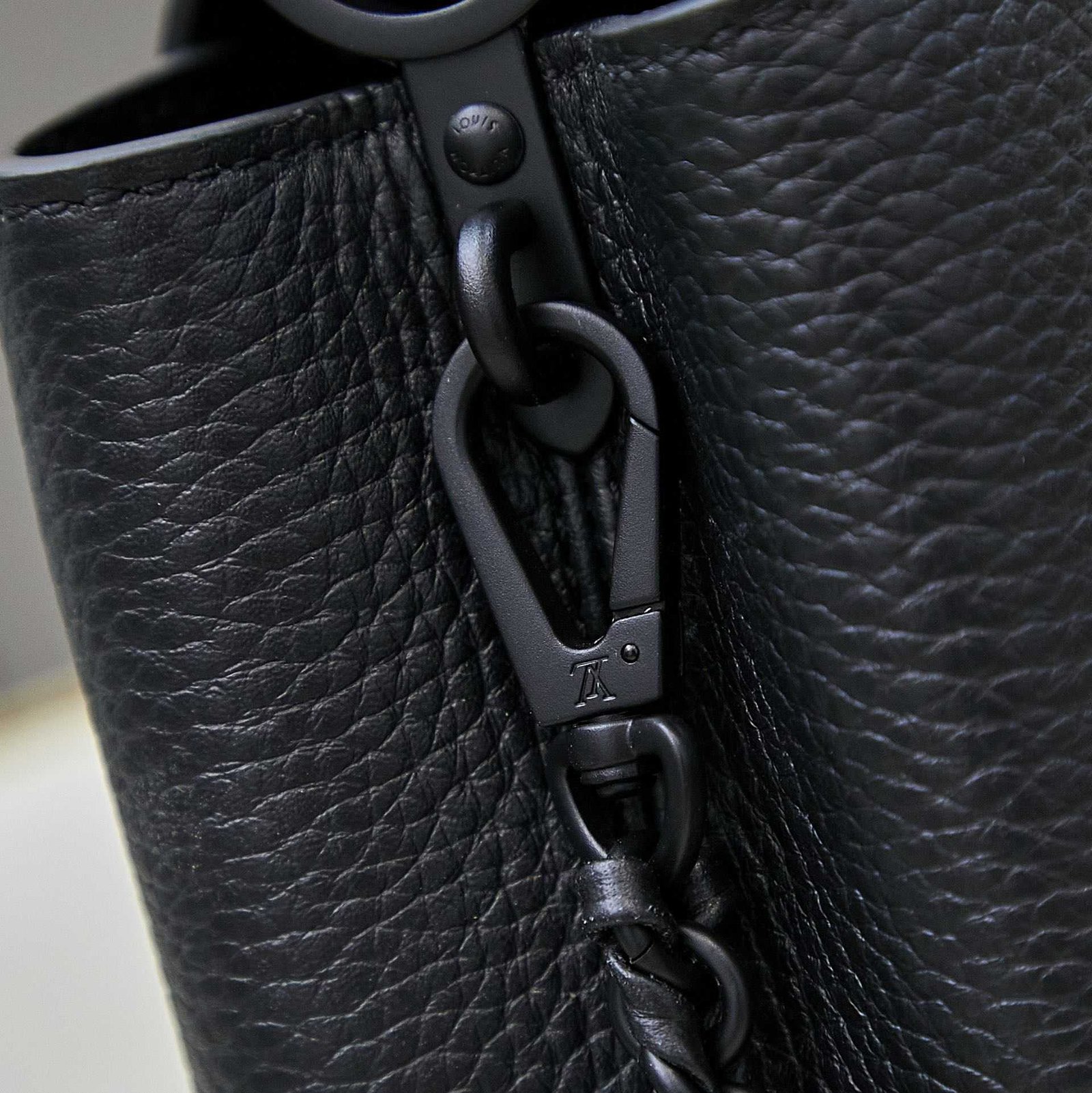 Louis Vuitton Capucines East-West Mini M23955 - Image 9