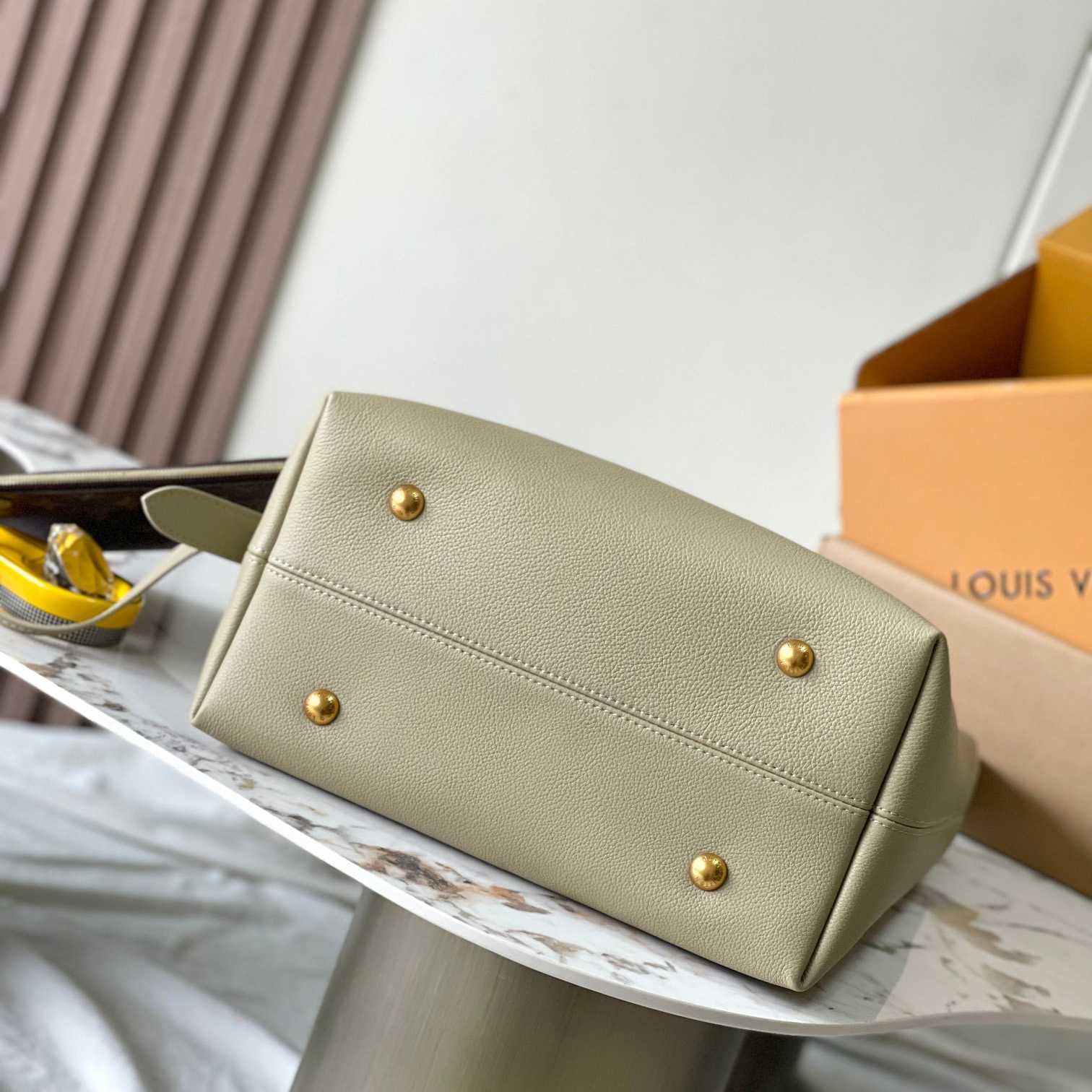 Louis Vuitton Low Key Hobo MM M24988 - Image 5