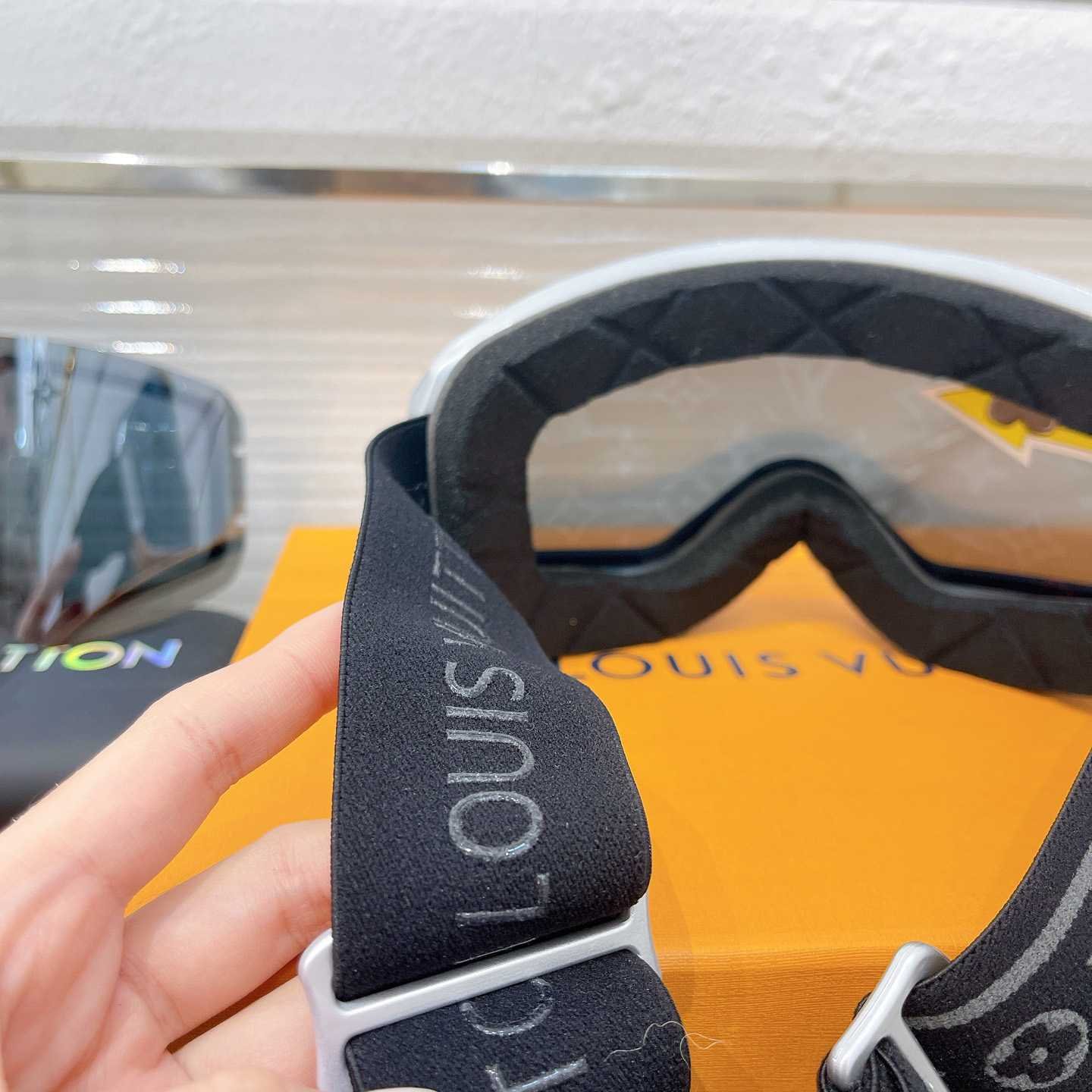 Louis Vuitton LV Snow Mask (White) - Image 9