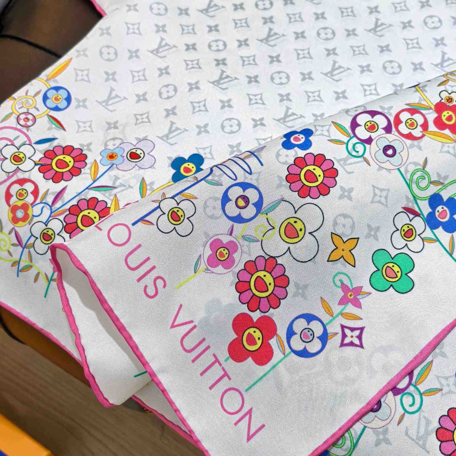 Louis Vuitton LV x TM Monogram Superflat Flowers Square 90 M96263 - Image 8