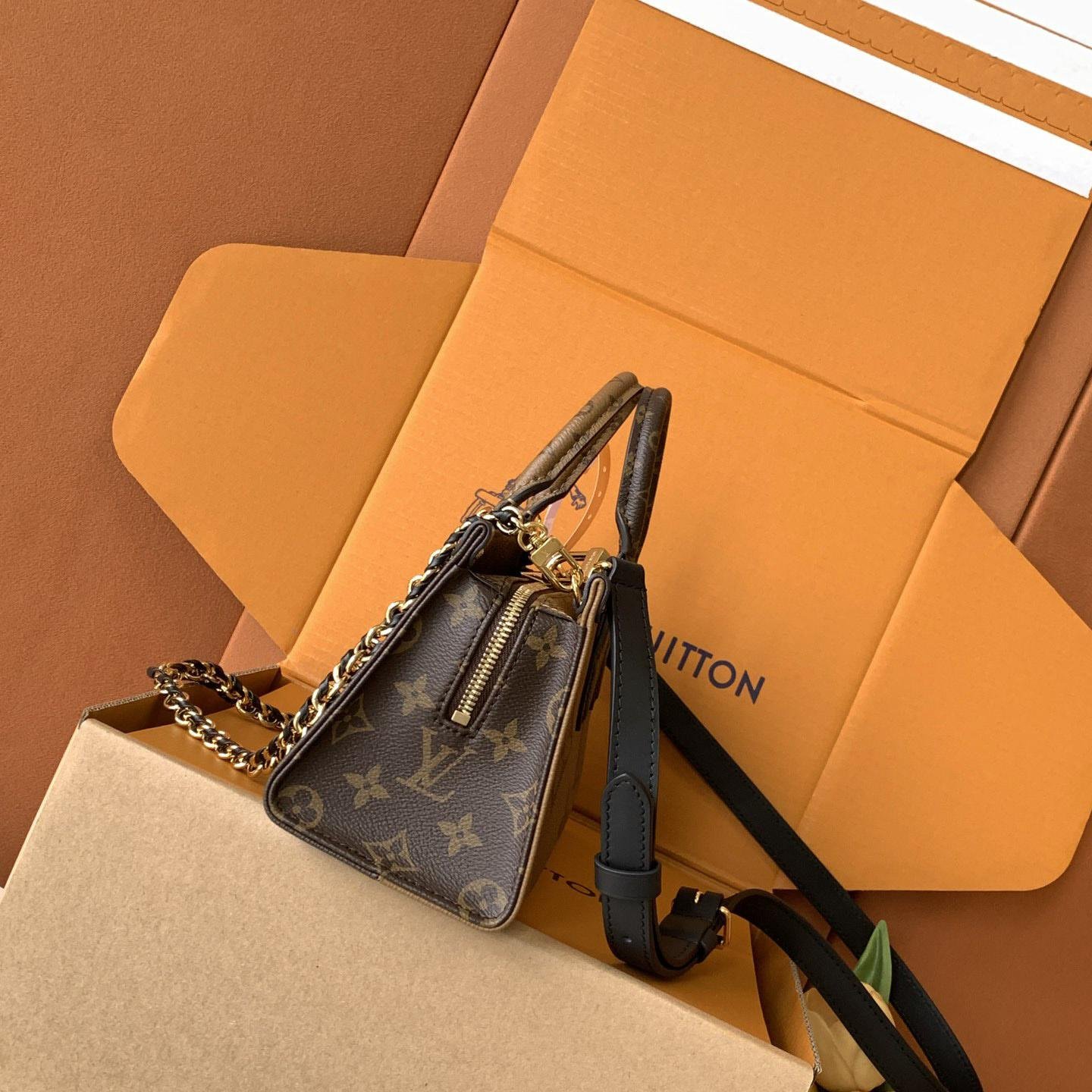 Louis Vuitton OnTheGo East West Chain M14236 - Image 4