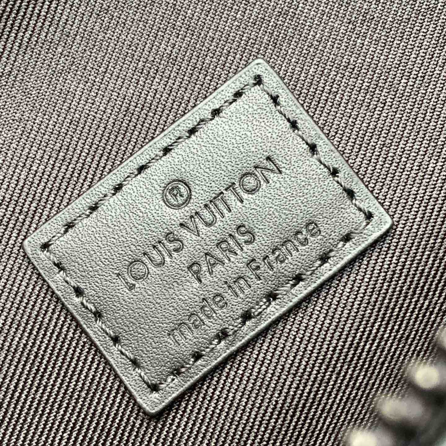 Louis Vuitton Pilot Wearable Wallet M83563 - Image 9