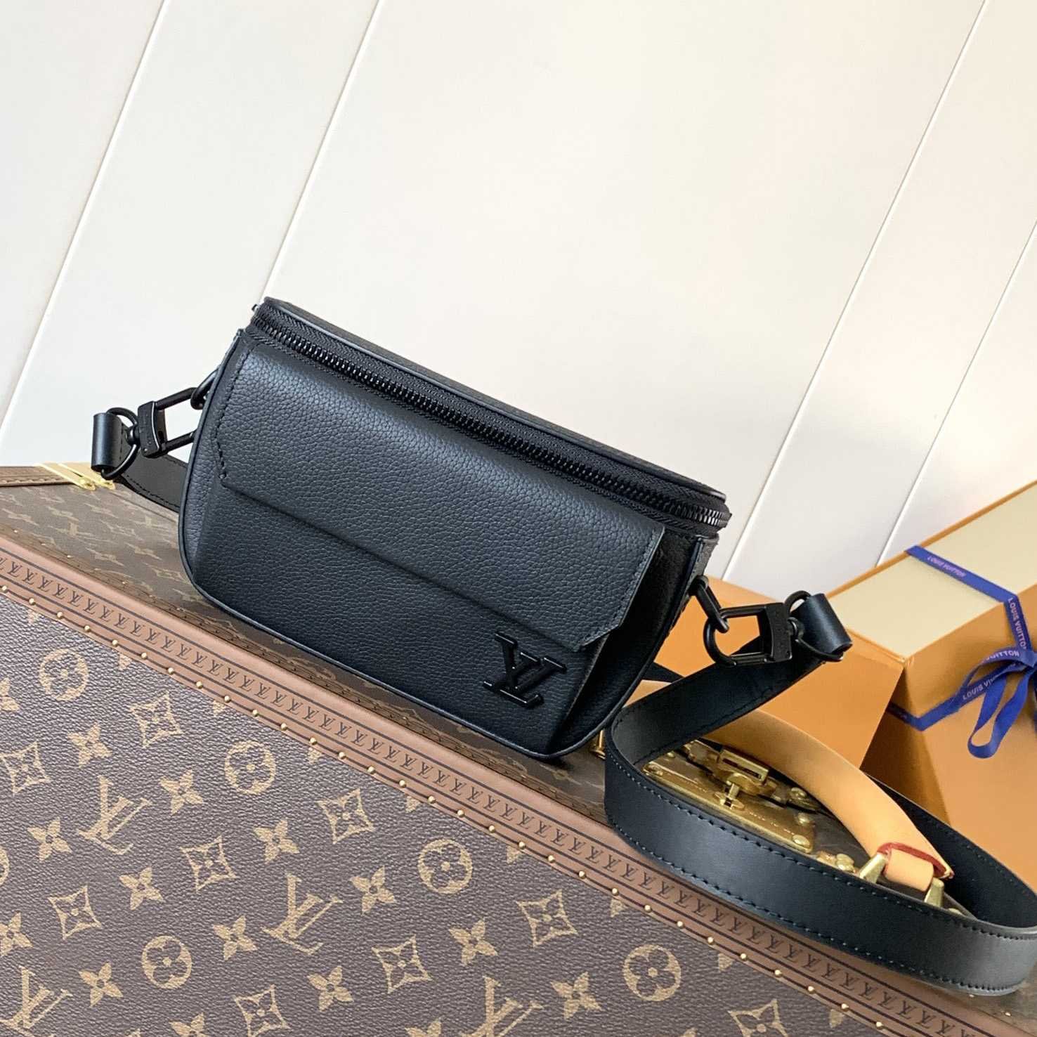 Louis Vuitton Pilot Wearable Wallet M83563 - Image 2