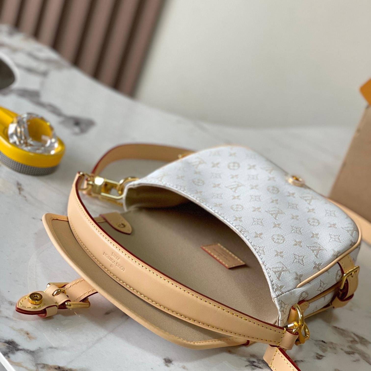 Louis Vuitton Saumur BB M12327 - Image 5