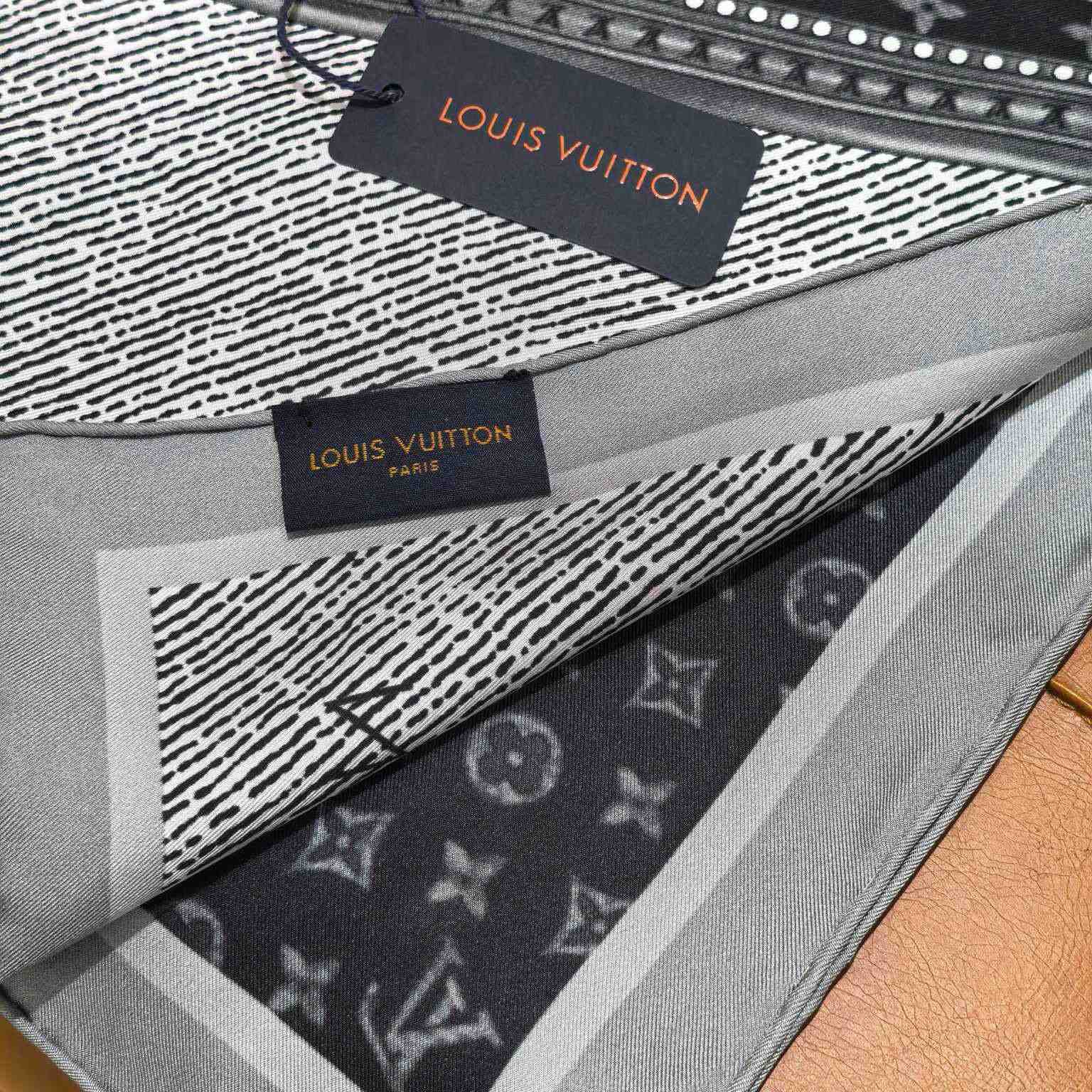 Louis Vuitton Time Trunk Square 90 - Image 8