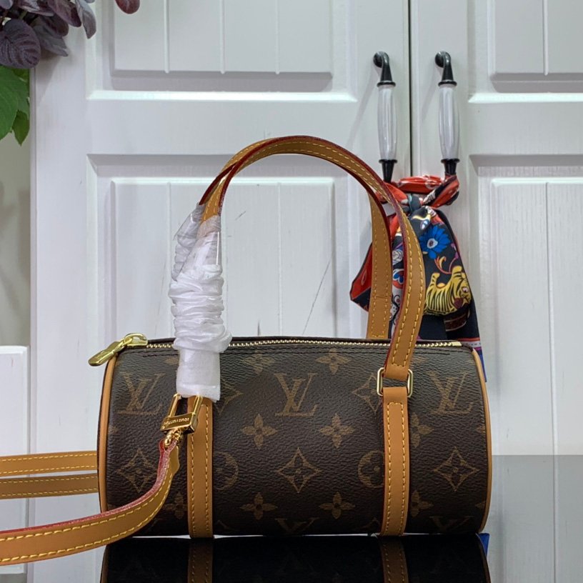 Louis Vuitton Vintage Leather Crossbody Bag - Image 2
