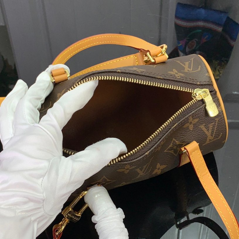 Louis Vuitton Vintage Leather Crossbody Bag - Image 5